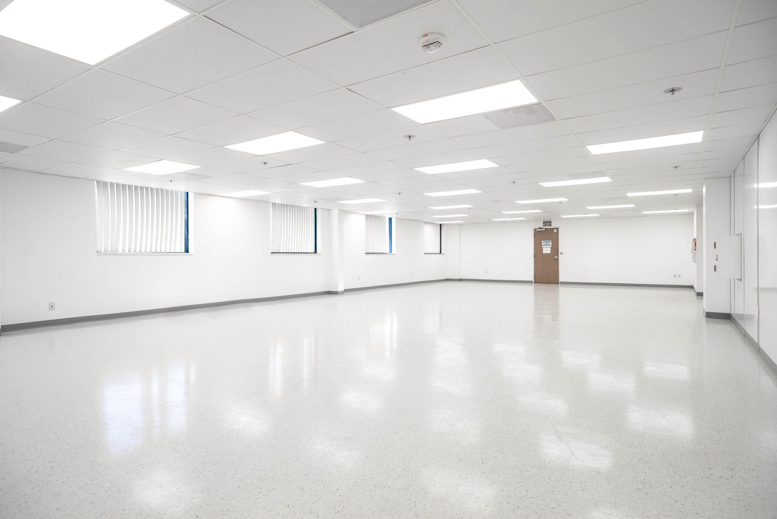 Clean room by Allied Cleanrooms - USP 797, and ISO 4, ISO 5, ISO 6, ISO 7, and IS0 8, cGMP cleanroom manufacturing, soft wall cleanrooms