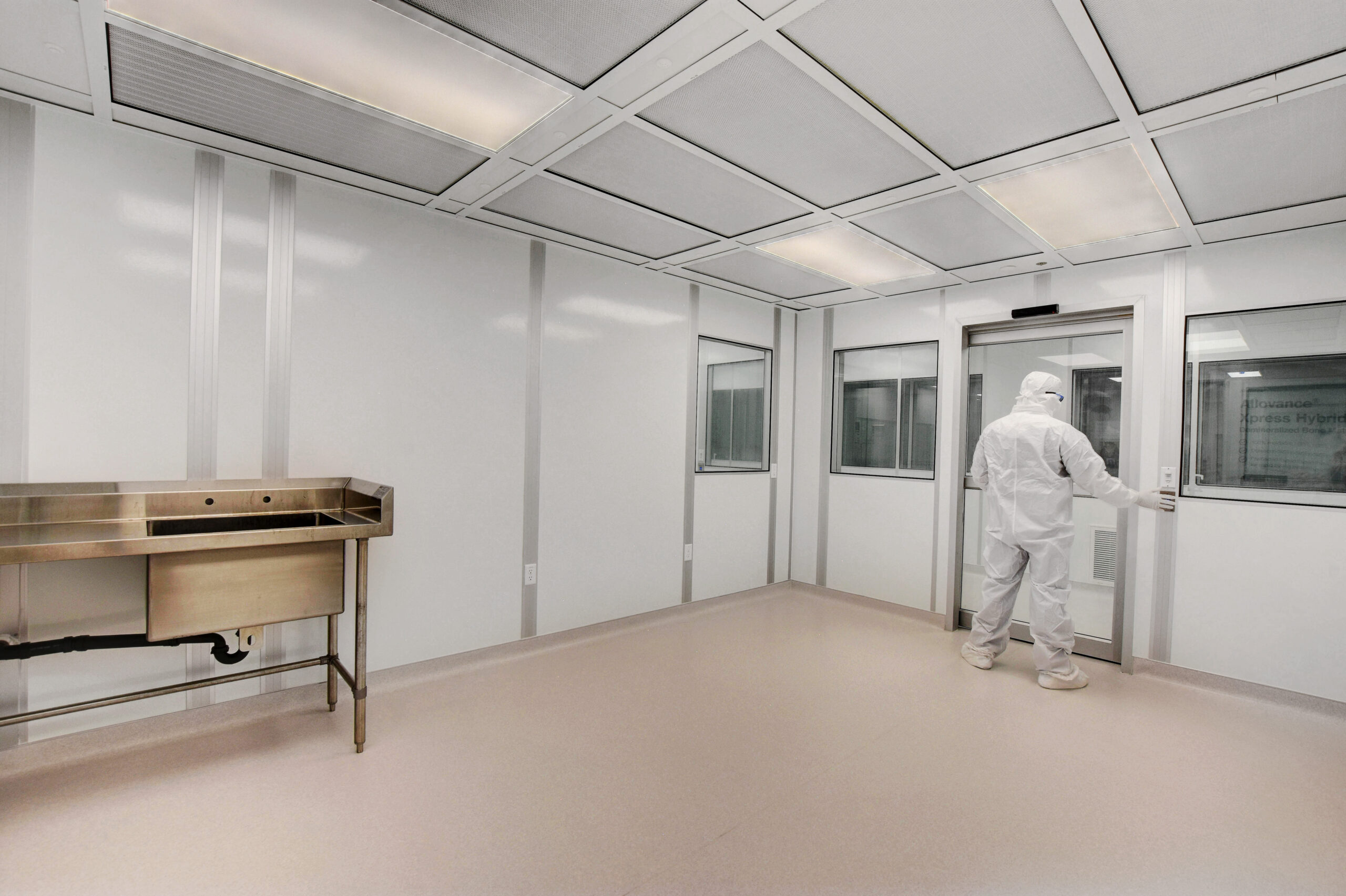 Clean room by Allied Cleanrooms - USP 797, and ISO 4, ISO 5, ISO 6, ISO 7, and IS0 8, cGMP cleanroom manufacturing