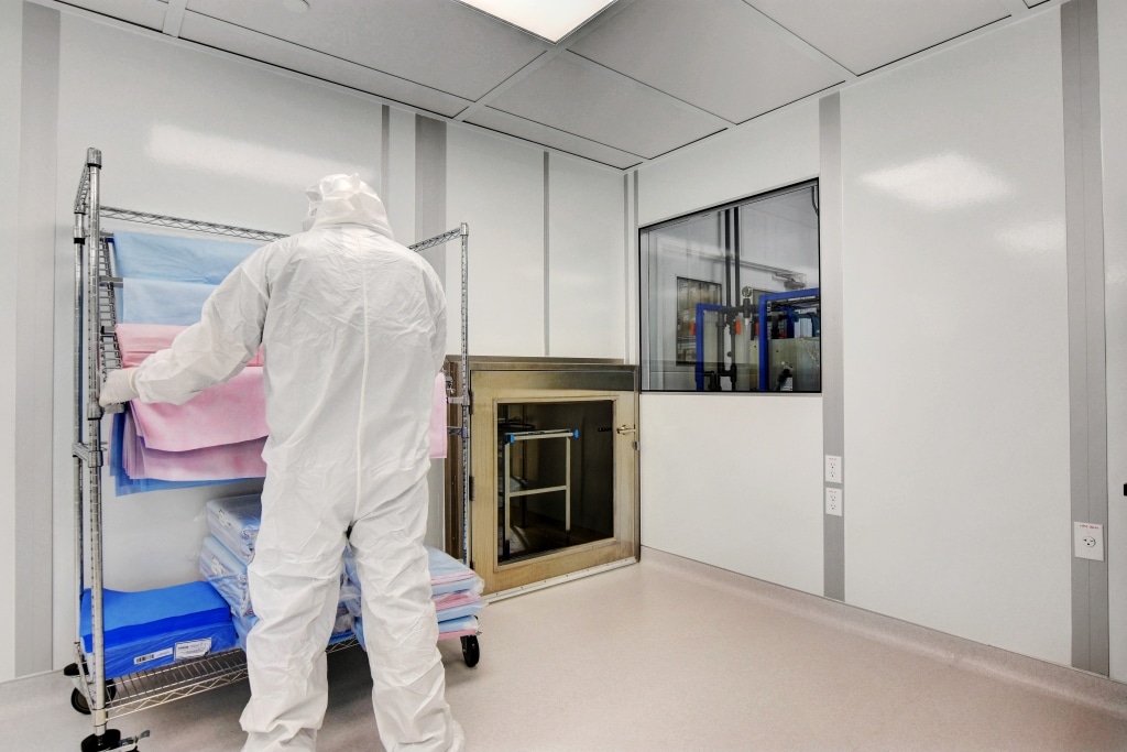 Clean room by Allied Cleanrooms - USP 797, and ISO 4, ISO 5, ISO 6, ISO 7, and IS0 8, cGMP cleanroom manufacturing, soft wall cleanrooms FED-STD-209E and ISO 14644-1, control contamination