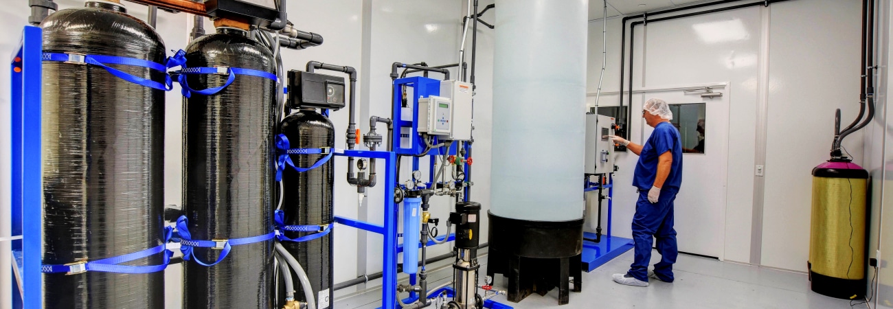 Clean room by Allied Cleanrooms - USP 797, and ISO 4, ISO 5, ISO 6, ISO 7, and IS0 8, cGMP cleanroom manufacturing, soft wall cleanrooms FED-STD-209E and ISO 14644-1, control contamination