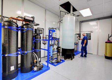 Clean room by Allied Cleanrooms - USP 797, and ISO 4, ISO 5, ISO 6, ISO 7, and IS0 8, cGMP cleanroom manufacturing, soft wall cleanrooms FED-STD-209E and ISO 14644-1, control contamination