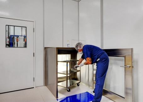 Clean room by Allied Cleanrooms - USP 797, and ISO 4, ISO 5, ISO 6, ISO 7, and IS0 8, cGMP cleanroom manufacturing, soft wall cleanrooms FED-STD-209E and ISO 14644-1, control contamination