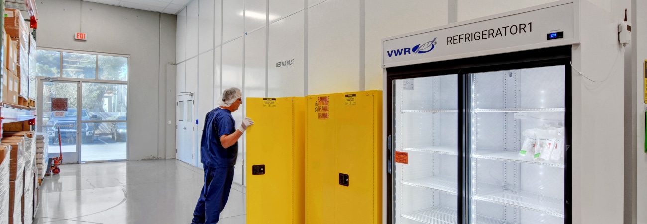 Clean room by Allied Cleanrooms - USP 797, and ISO 4, ISO 5, ISO 6, ISO 7, and IS0 8, cGMP cleanroom manufacturing, soft wall cleanrooms FED-STD-209E and ISO 14644-1, control contamination