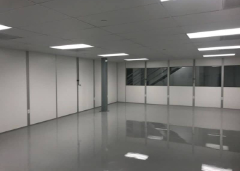 A modular cleanroom environment by Allied Cleanrooms.